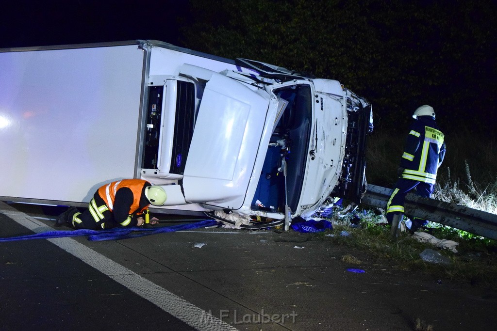 VU kleinlaster umgekippt A 4 Rich Olpe Hoehe AS Koeln Klettenberg P100.JPG - Miklos Laubert